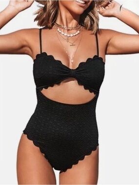New Cupshe Women's Cutout Scallop Trim One Piece Swimsuit / Small